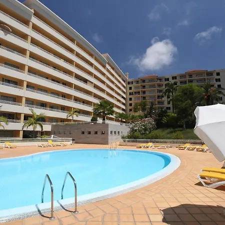One Bedroom Holiday With Balcony And Pool