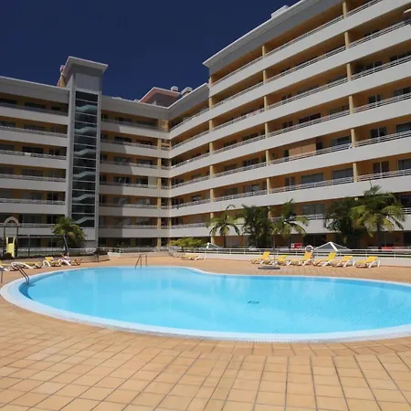 One Bedroom Holiday With Balcony And Pool Apartmán *