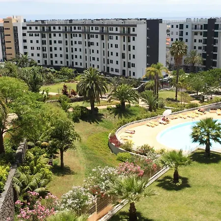 One Bedroom Holiday With Balcony And Pool Apartmán *